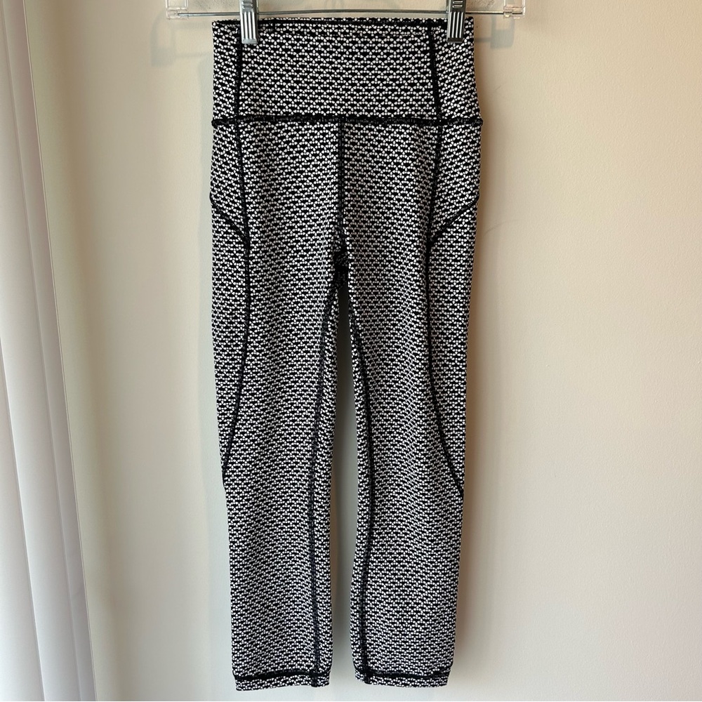 Lululemon In Movement 7/8 Tight *Everlux Monochromatic Black Size 2 - Picture 4 of 8
